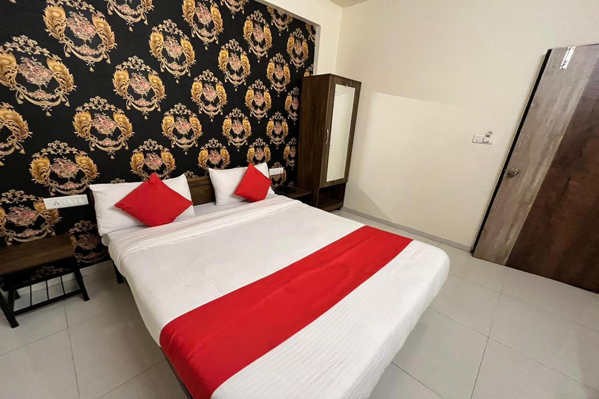 Hotel Kalyan Palace Watuwa Exteriör bild