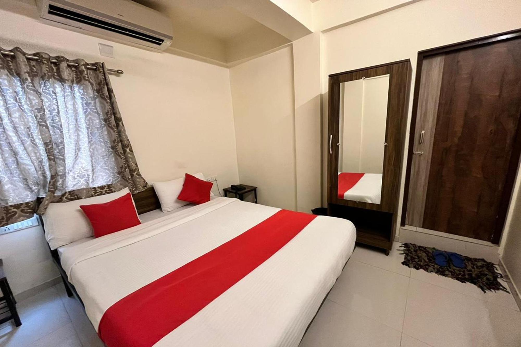 Hotel Kalyan Palace Watuwa Exteriör bild
