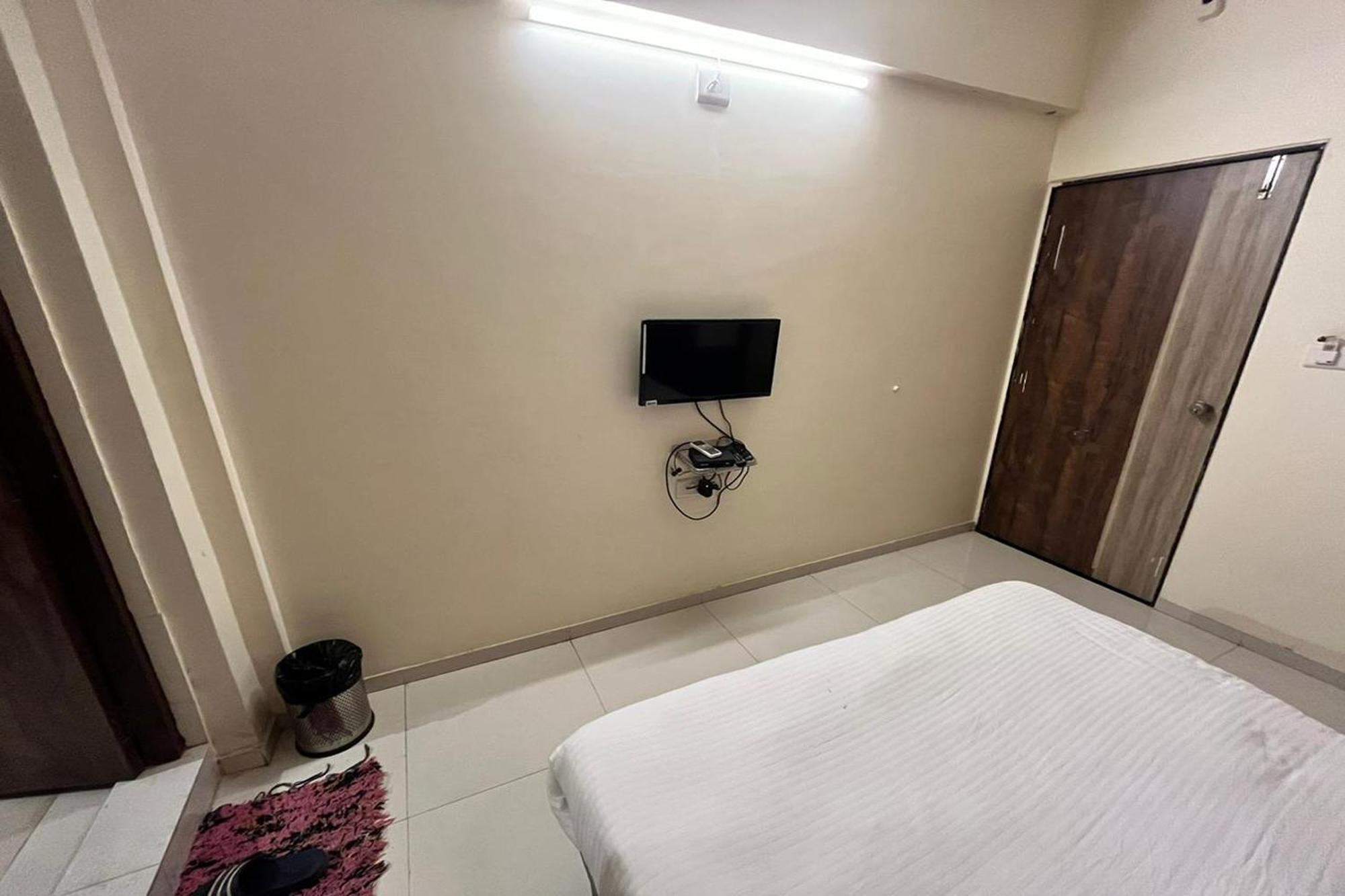 Hotel Kalyan Palace Watuwa Exteriör bild