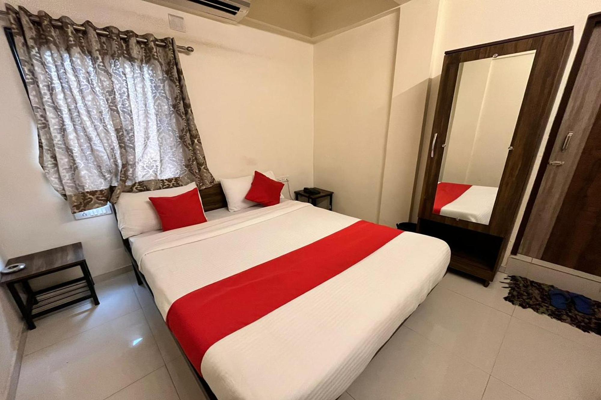 Hotel Kalyan Palace Watuwa Exteriör bild