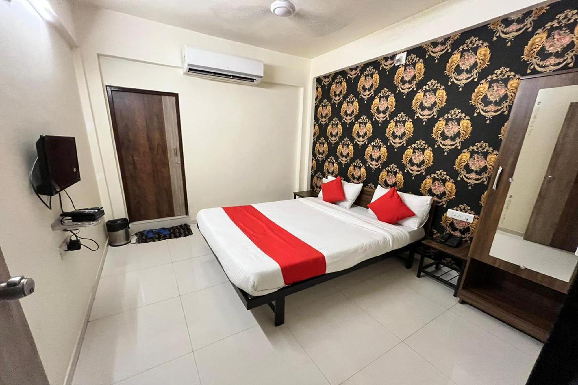 Hotel Kalyan Palace Watuwa Exteriör bild